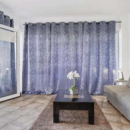 Flores2 Apartment